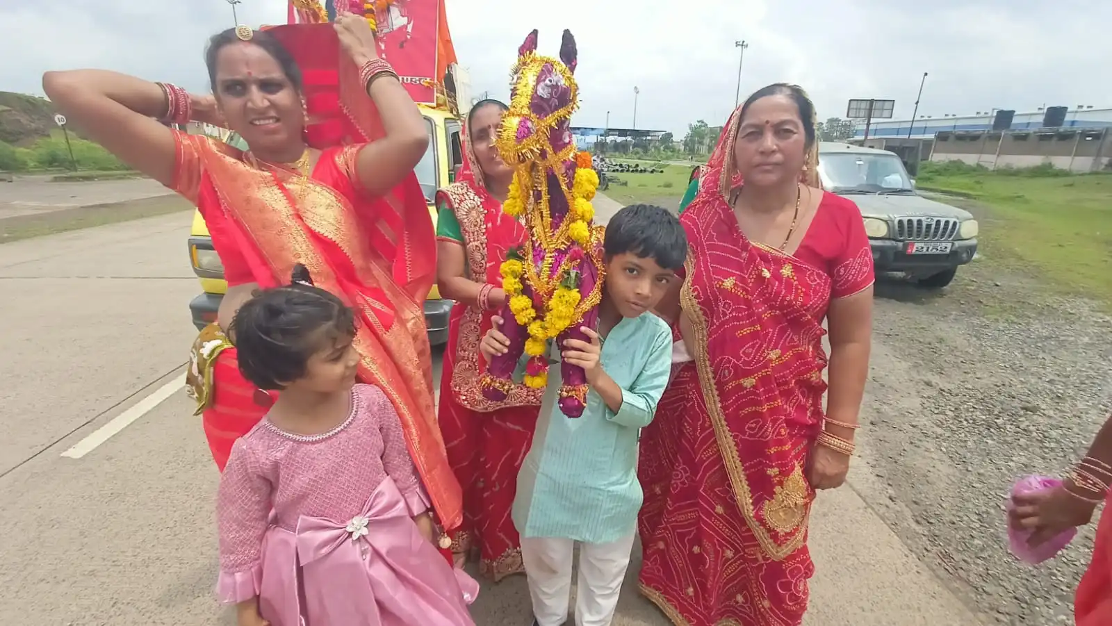 निवाली में बाबा रामदेव जी का चल समारोह और प्रसादी वितरण