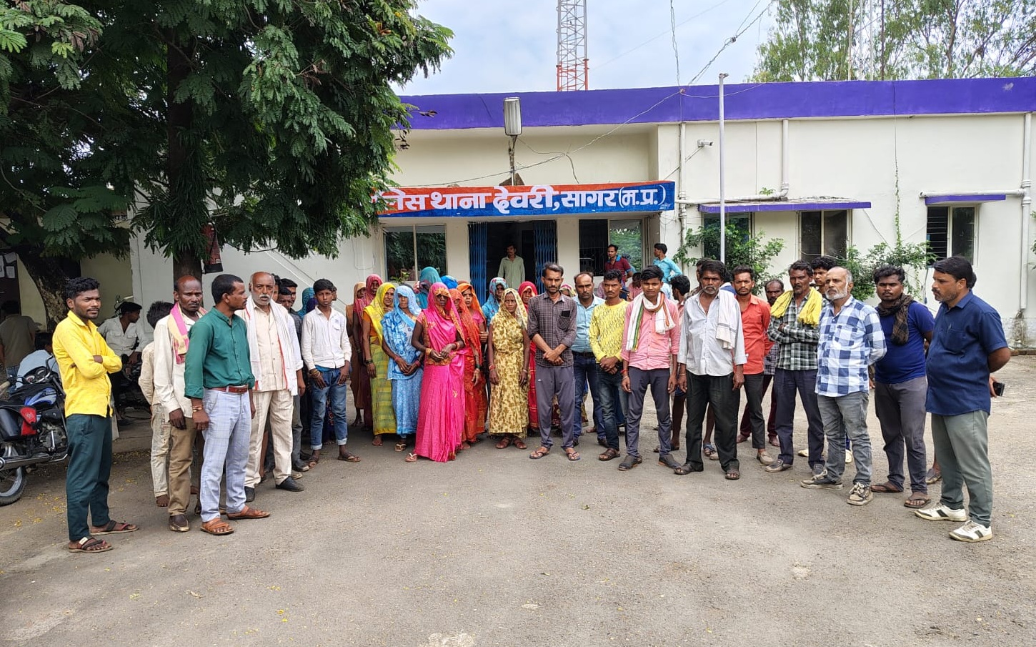 A large group of villagers protesting peacefully outside a police station in Sagar district.