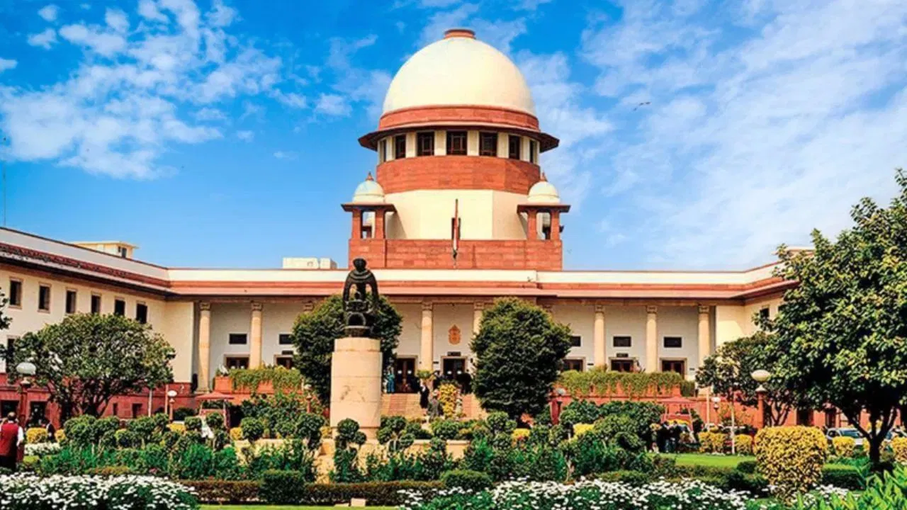 UP सचिवालय भर्ती: सुप्रीम कोर्ट ने CBI जांच पर लगाई रोक – विपक्ष ने बताया 'घोटाला'