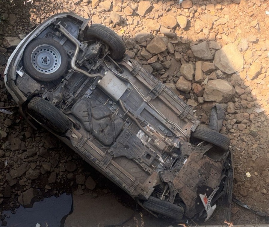 NH-30 पर खुटापड़ाव और धनवाही के बीच जर्जर पुल पर कार दुर्घटना, मंडला की ताजा खबर